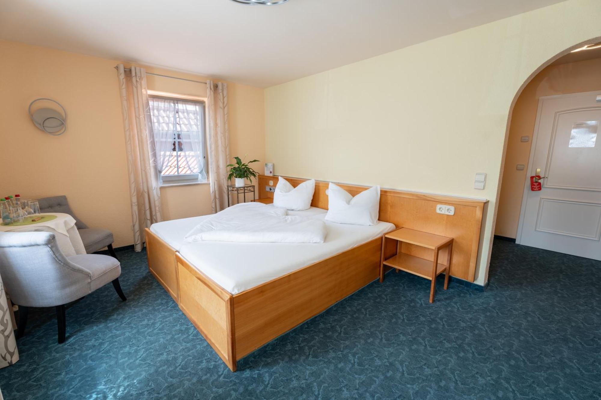 Neuffen Hotel - Restaurant Traube מראה חיצוני תמונה