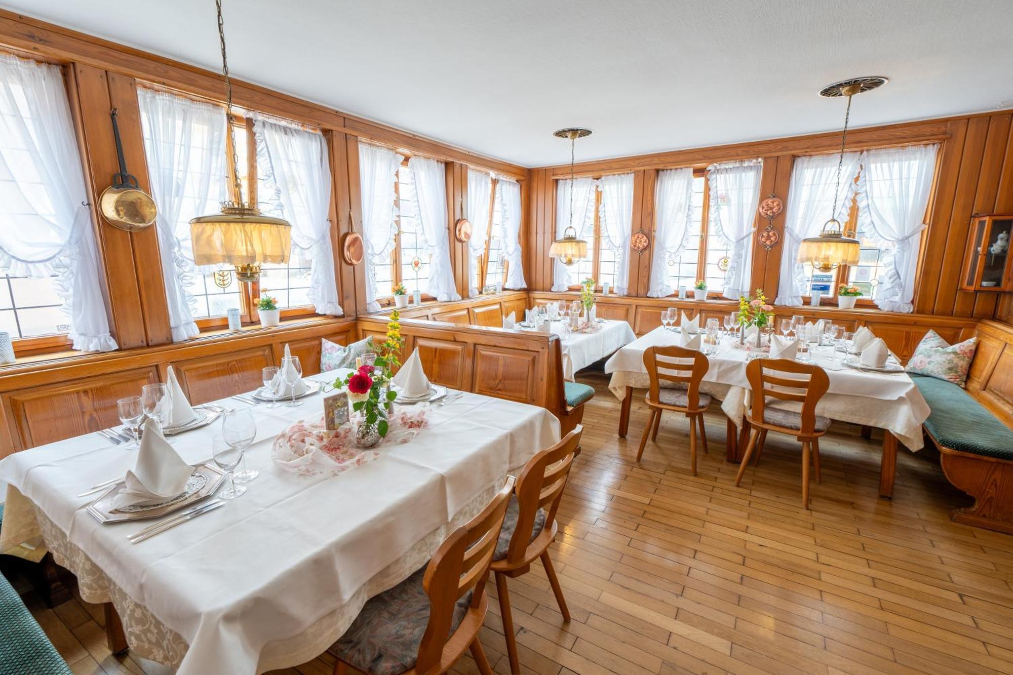 Neuffen Hotel - Restaurant Traube מראה חיצוני תמונה