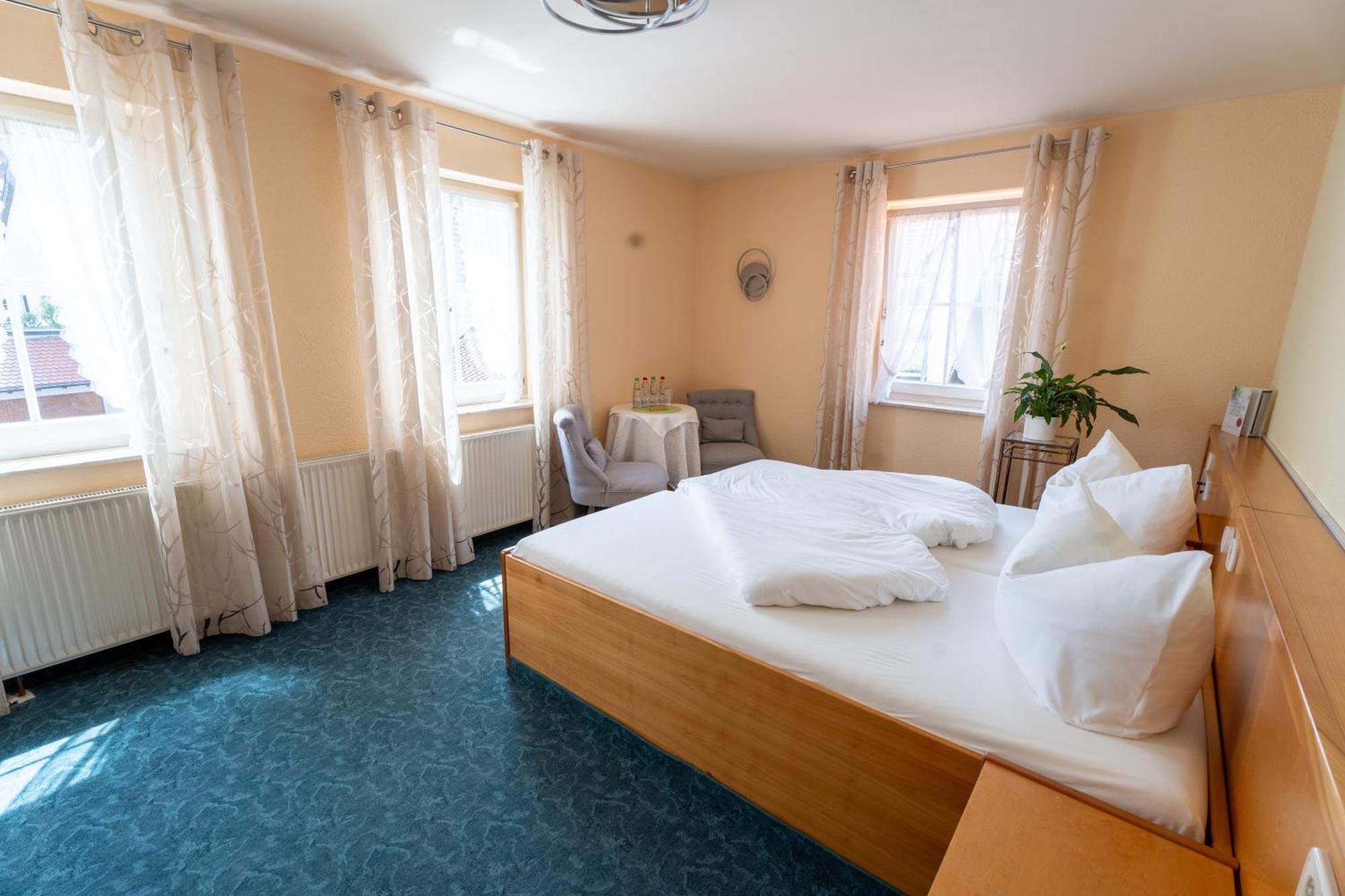 Neuffen Hotel - Restaurant Traube מראה חיצוני תמונה